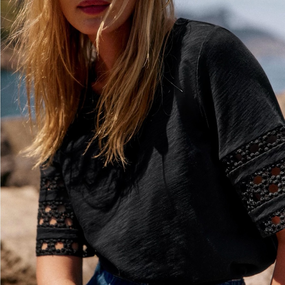 Sézane ‘Hortense’ organic cotton t-shirt with lace inlay in black, Size S - Picture 4 of 9